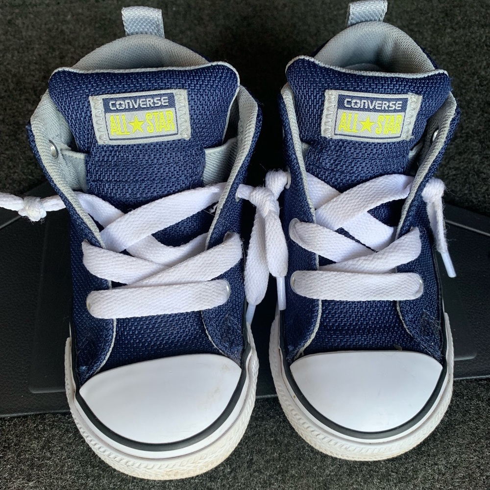 Boys Sz 8 slip on Converse